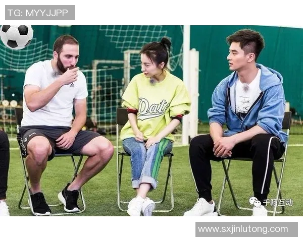 吴昕畅谈足球明星背后的故事与人生经历引发热议