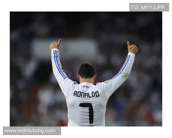 足球明星跃起瞬间的背影展现力量与激情的完美结合