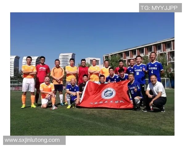 成都足球队的蜕变之旅：从草根到职业的奋斗与荣耀